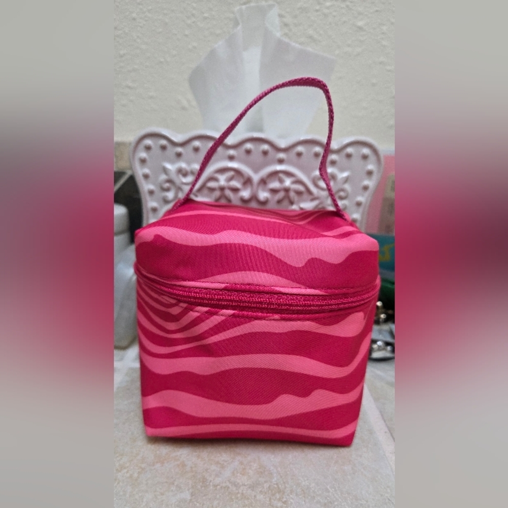 Benefit Make Up Bag - Picture 2 of 5